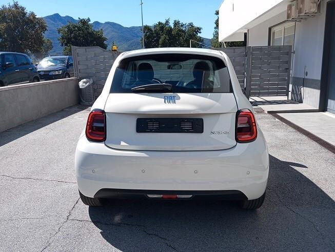 Fiat 500 Berlina Hybrid Icon