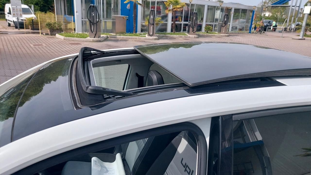 Volkswagen up! 1.0 75 CV 5p. White UP