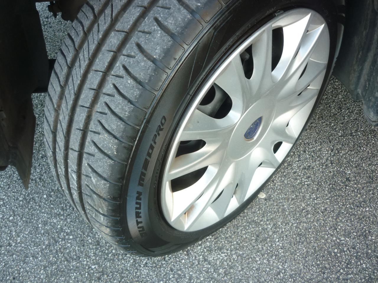 Lancia Ypsilon 1.2 69 CV 5 porte Silver GPL