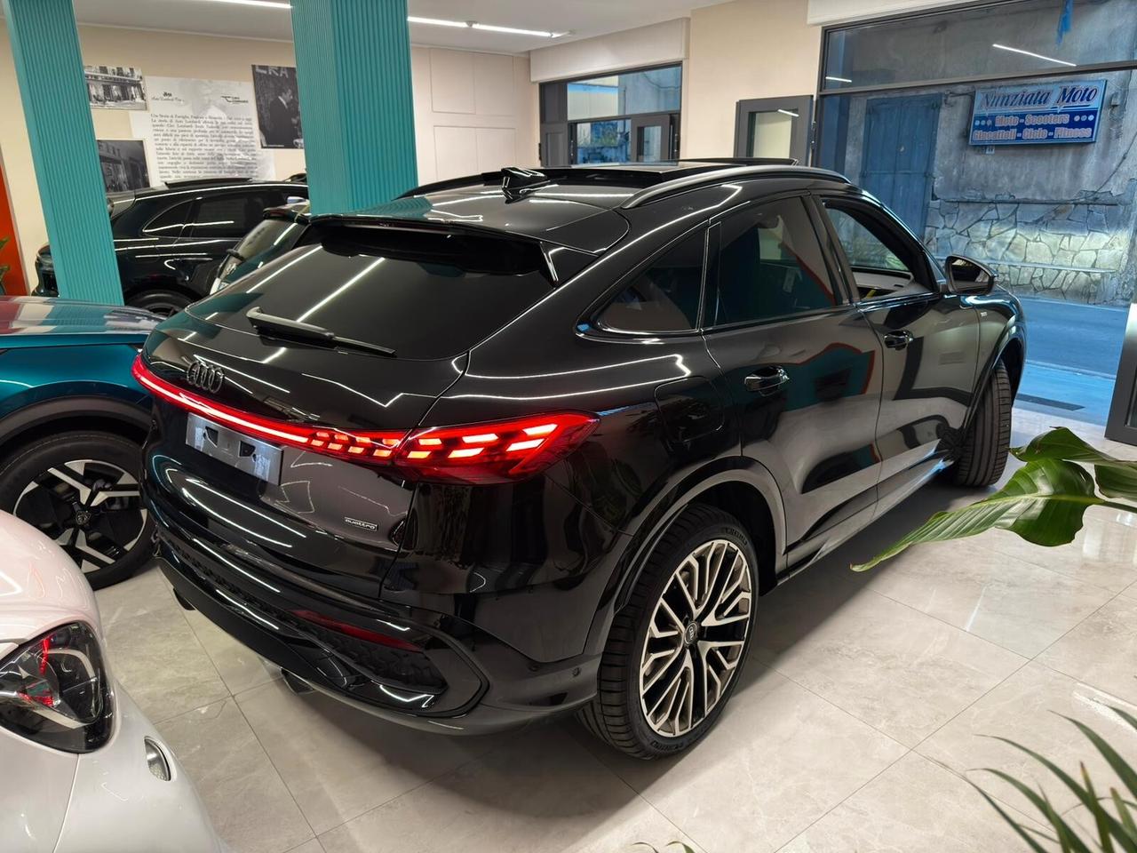 Audi Q5 SPB 40 TDI quattro S tronic line plus/ IDENTITY BLACK