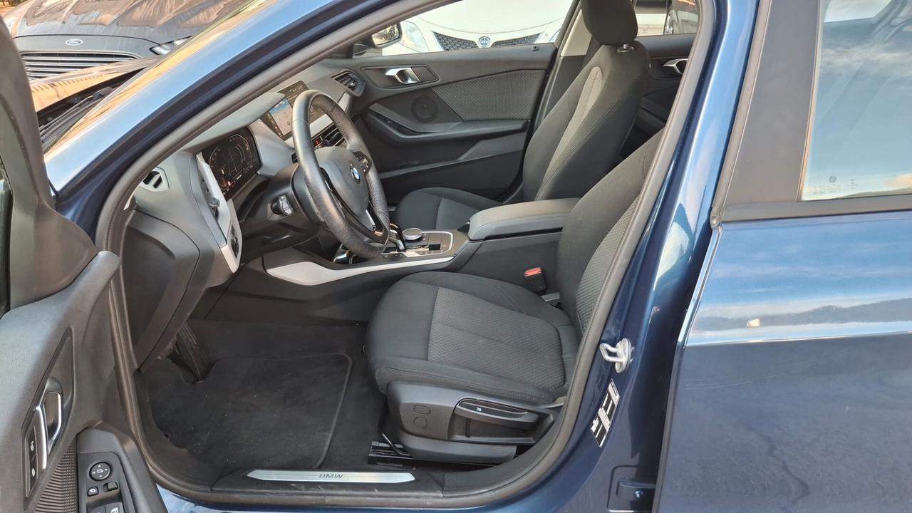 Bmw 118 118d 5p. Business Advantage