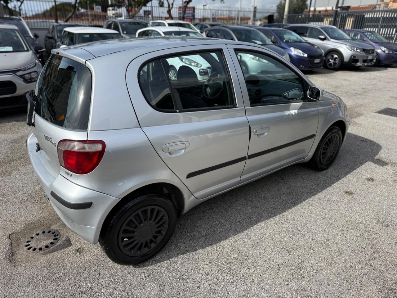 Toyota Yaris 1.0i 16V cat 5 porte Sol