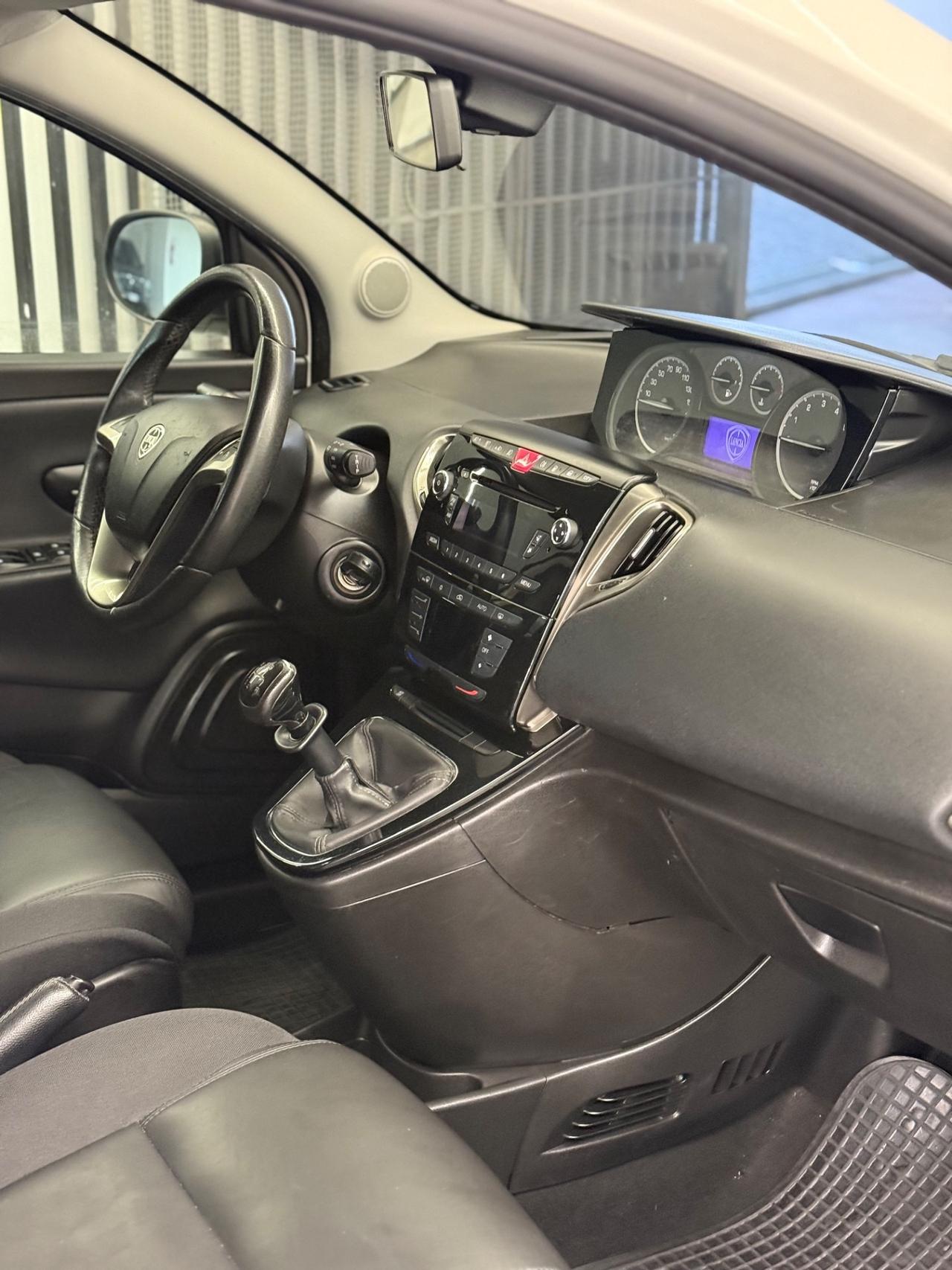 Lancia Ypsilon 1.2 69 CV 5 porte GPL Ecochic Platinum