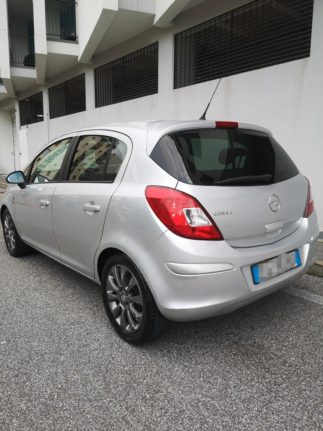 Opel Corsa 1.2 benz - Garanzia 12 Mesi