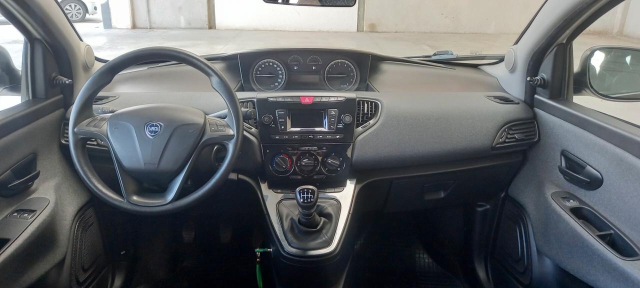 Lancia Ypsilon 1.0 FireFly 5 porte S&S Hybrid Silver