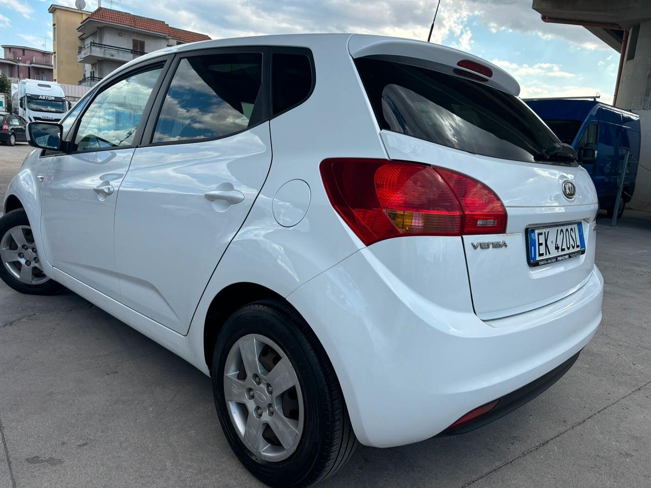 Kia Venga 1.4 CRDi 90CV WGT Fullsky