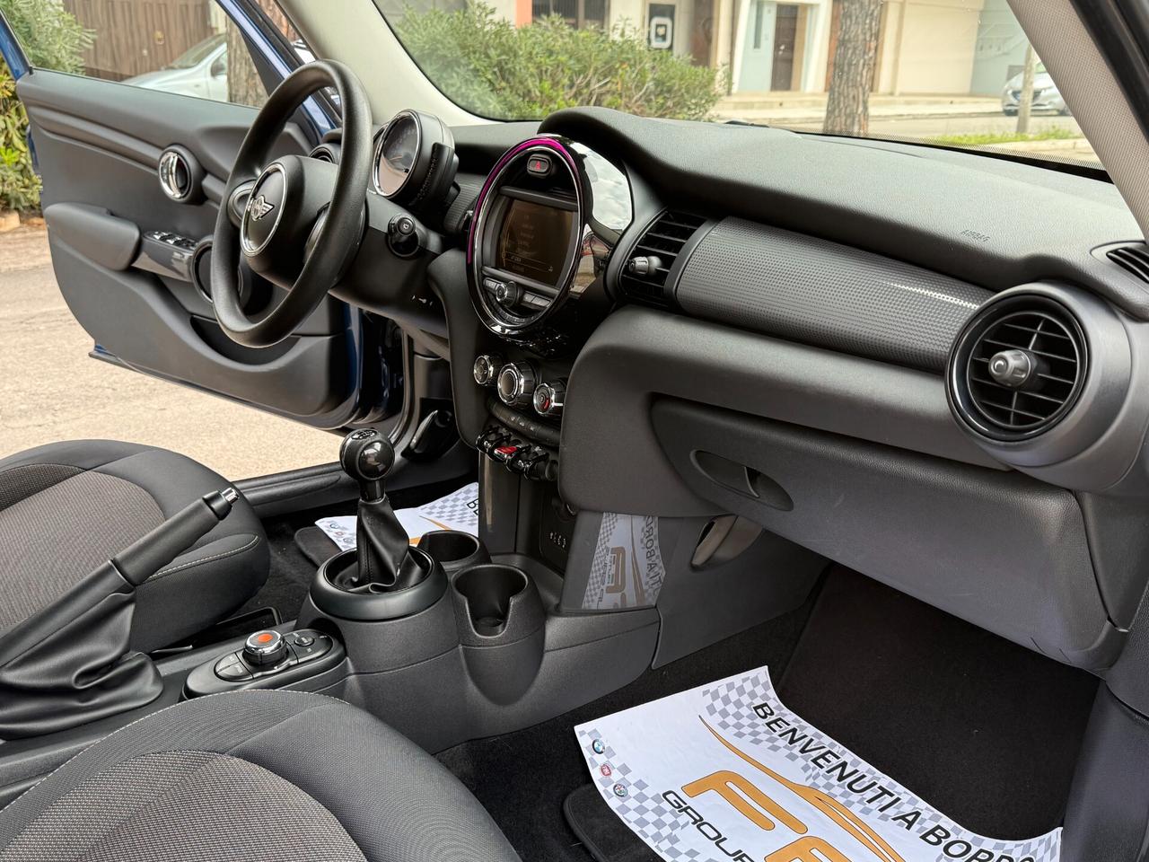 Mini 1.5 One D 95CV 5P *LUCI LED AMBIENT – 2016