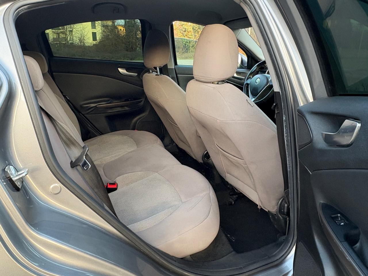 Alfa Romeo Giulietta 1.6 JTDm-2 105 CV Distinctive