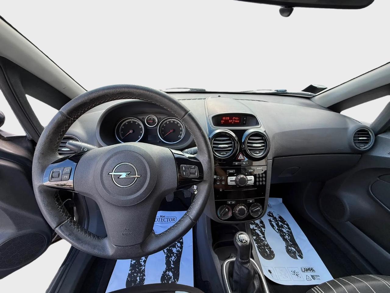Opel Corsa 1.2 benzina anno 2011 neo