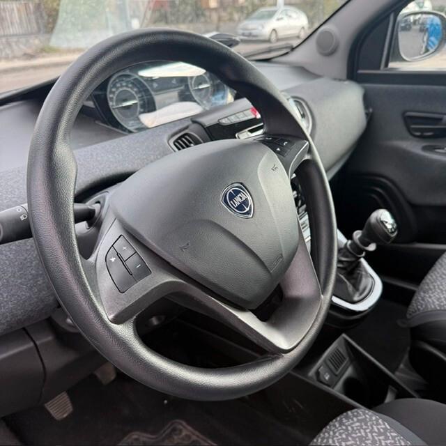 Lancia Ypsilon 1.0 FireFly 5 porte S&S Hybrid Alberta Ferretti