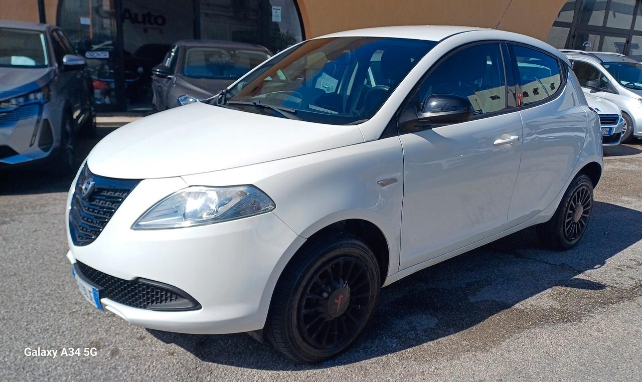 Lancia Ypsilon 85 CV 5 porte Metano Ecochic Gold