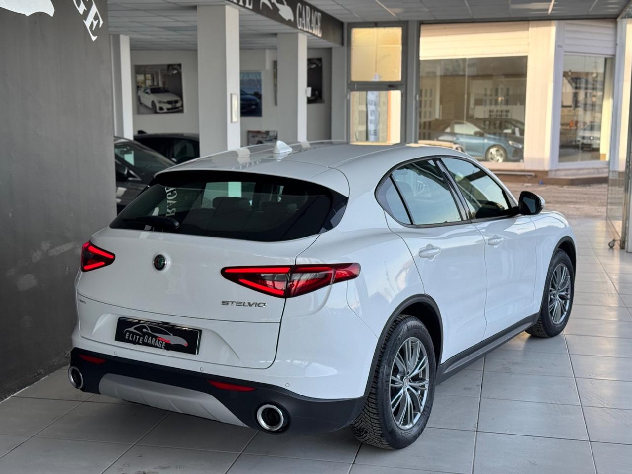 Alfa Romeo Stelvio 2.2 Turbodiesel 180 CV AT8 RWD Executive