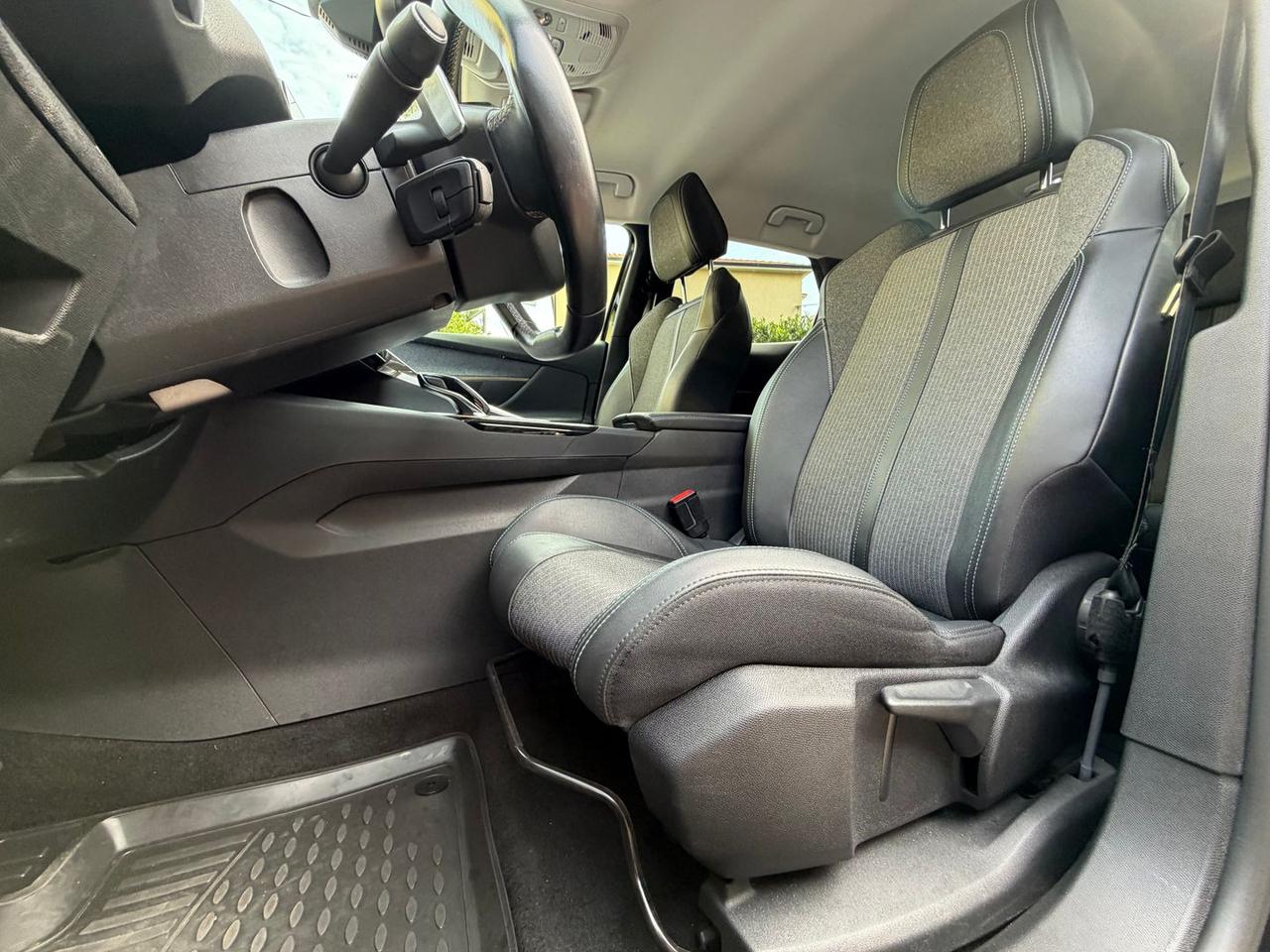 Peugeot 3008 Allure Pack 1.5 Blue HDI 130 #50512