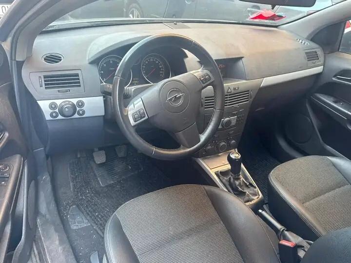 Opel Astra GTC 1.7 CDTI 120CV 3 porte Cosmo