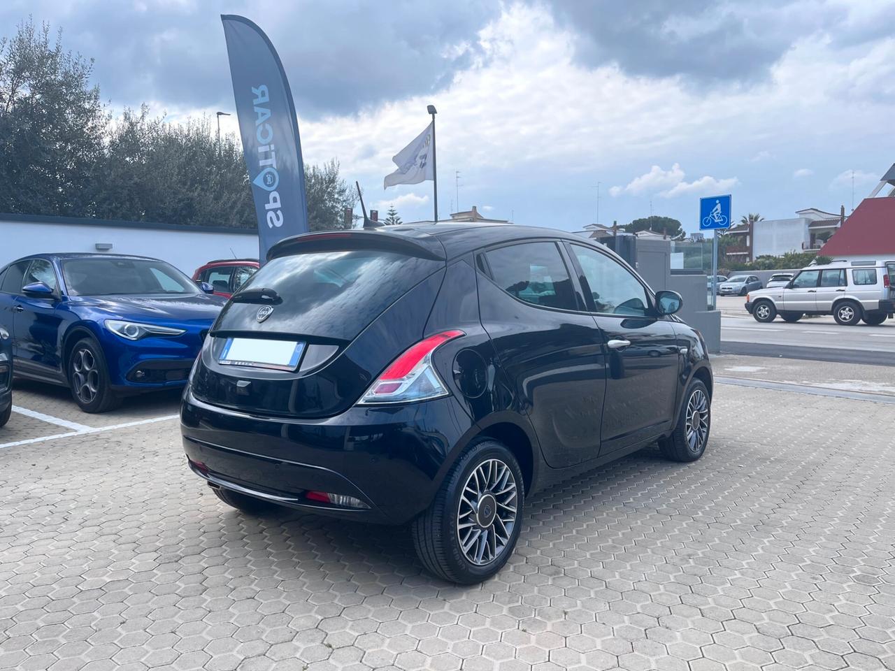 Lancia Ypsilon 1.0 FireFly 5 porte S&S Hybrid Gold
