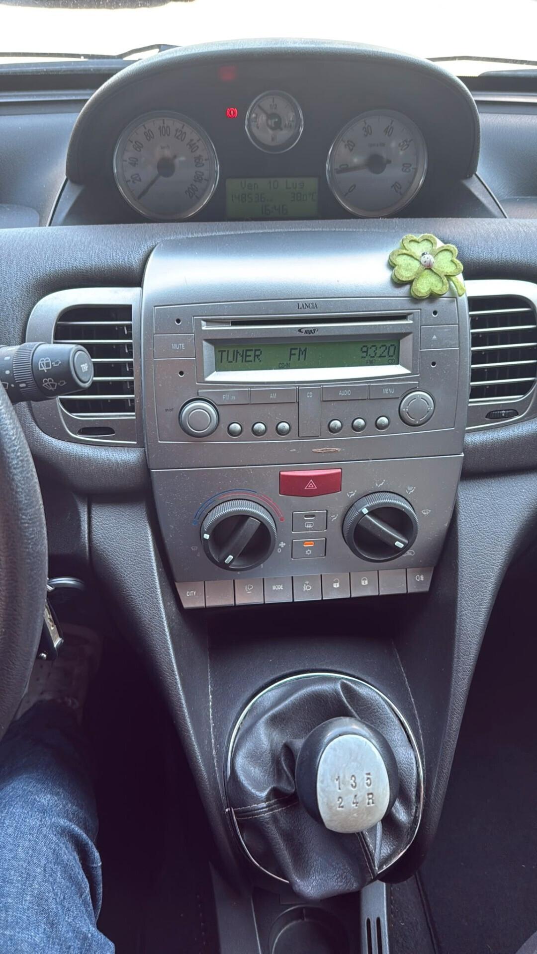 Lancia Ypsilon 1.3 MJT 75 CV Oro Bianco