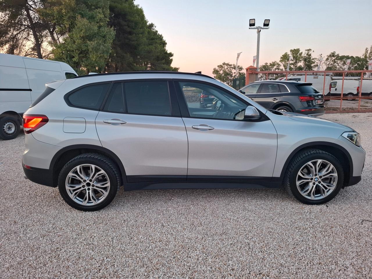 Bmw X1-20d- xLine TETTO*PELLE*LED