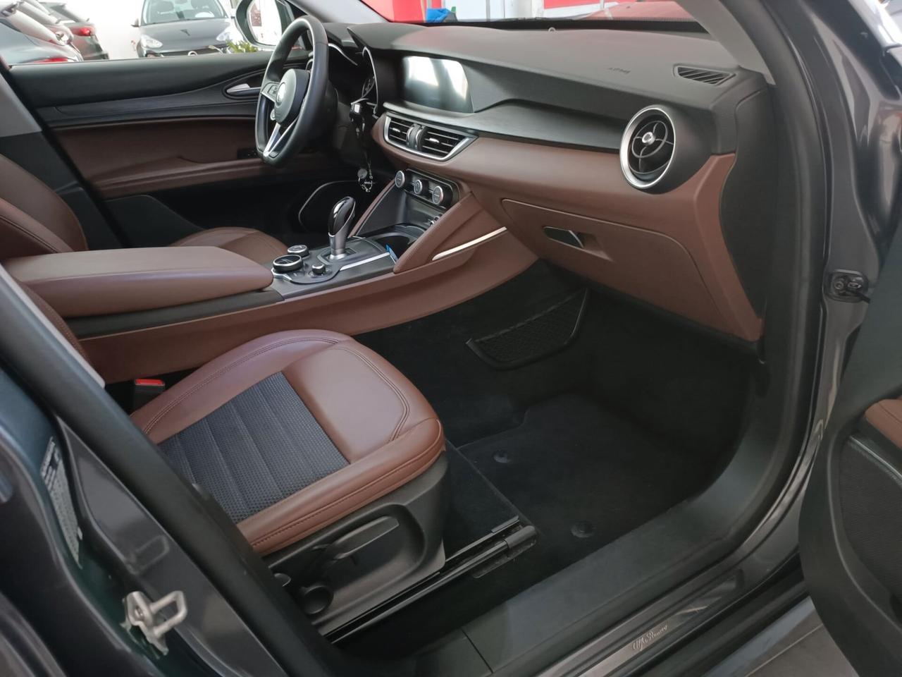Alfa Romeo Stelvio 2.2 Turbodiesel 160 CV AT8 RWD Sport-Tech