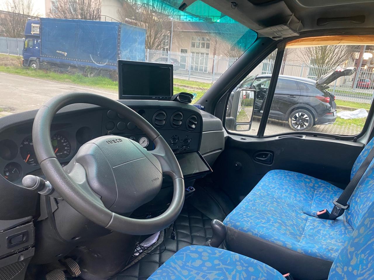 Iveco Daily 50 C11 trasporto per 3 cavalli patente B