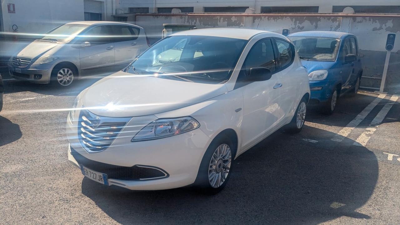 Lancia Ypsilon 1.2 69 CV 5 porte S&S Silver