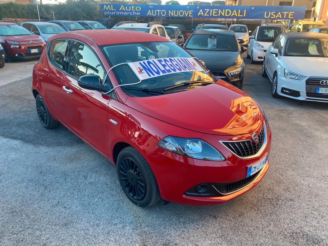 Lancia Ypsilon 1.0 FireFly 5 porte noleggiami euro 40 al giorno 750 un mese!!!