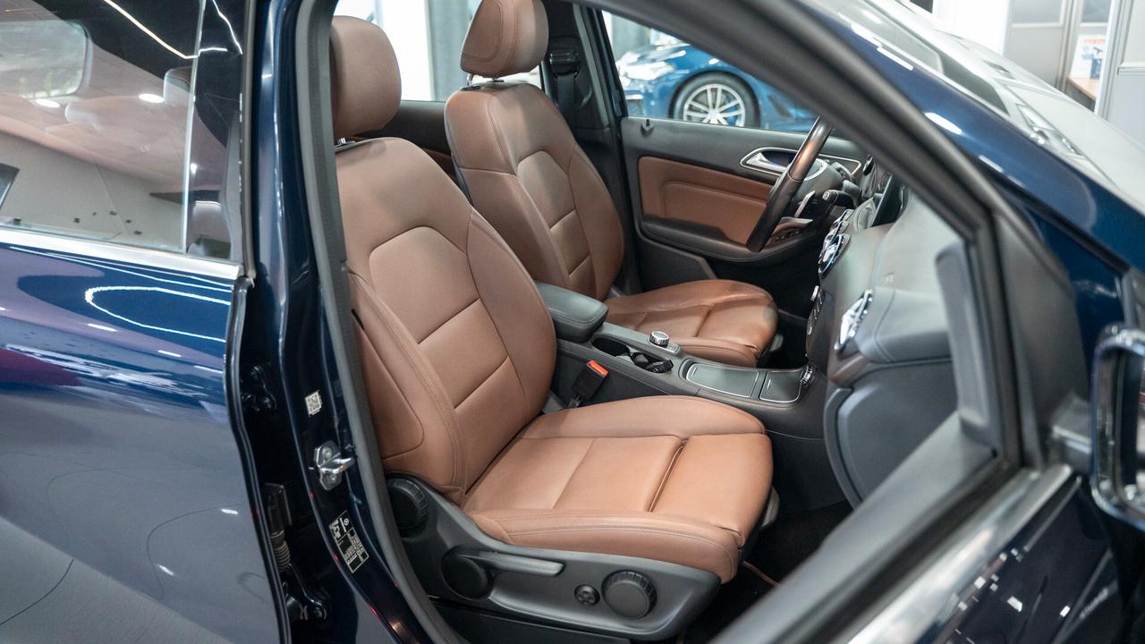 Mercedes-benz B 200 D PREMIUM PLUS AMG TETTO PACK LUCI PELLE XENO NAVI