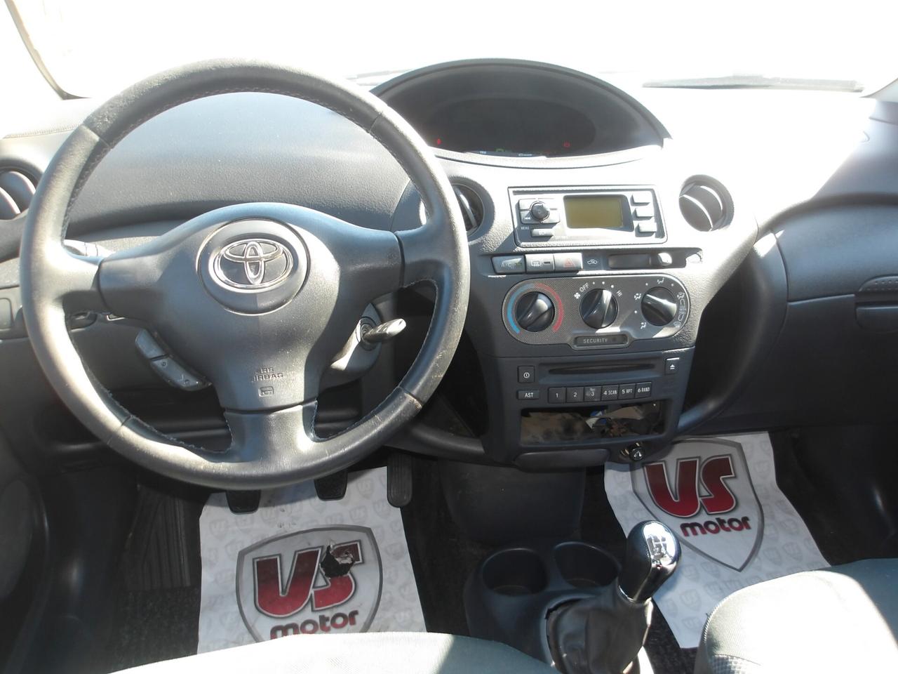 TOYOTA YARIS 1.0 BENZ-2005