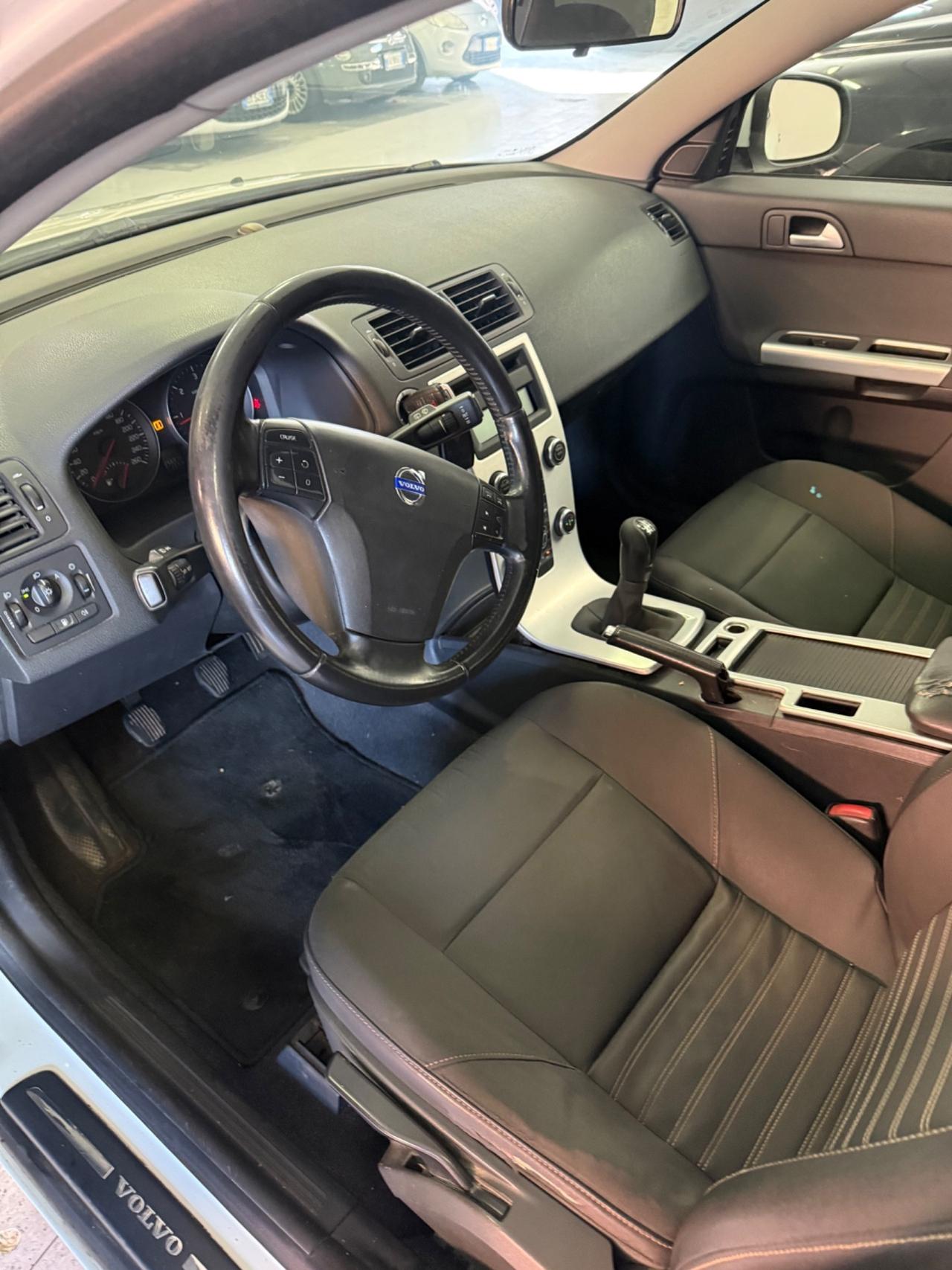 Volvo V50 D2 R-design