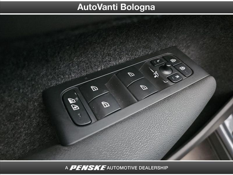 Volvo XC40 XC40 T4 Recharge Plug-in Hybrid automatico Ultimate Dark
