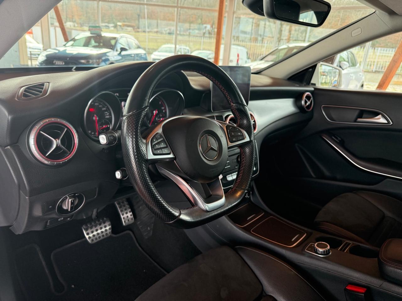 Mercedes-benz CLA 200 d - Automatico - Neopatentati