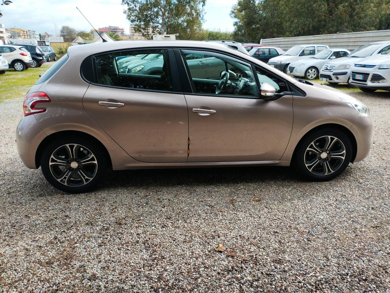 Peugeot 208 1.4 HDi 68 CV 5 porte Allure