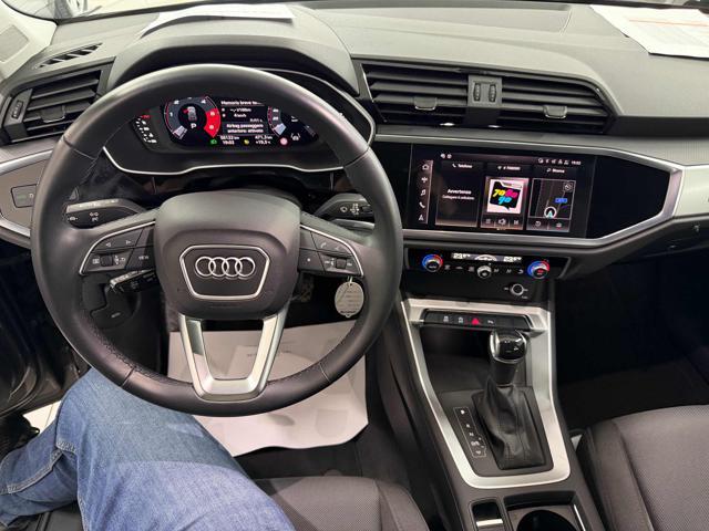 AUDI Q3 35 TDI S tronic Business NAVI