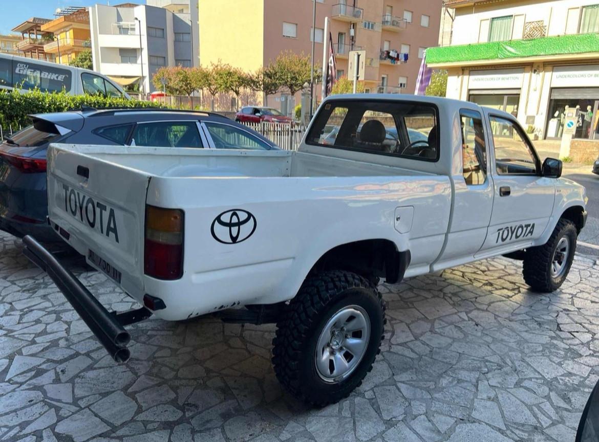 Toyota Hilux 2.4 diesel Pick-up