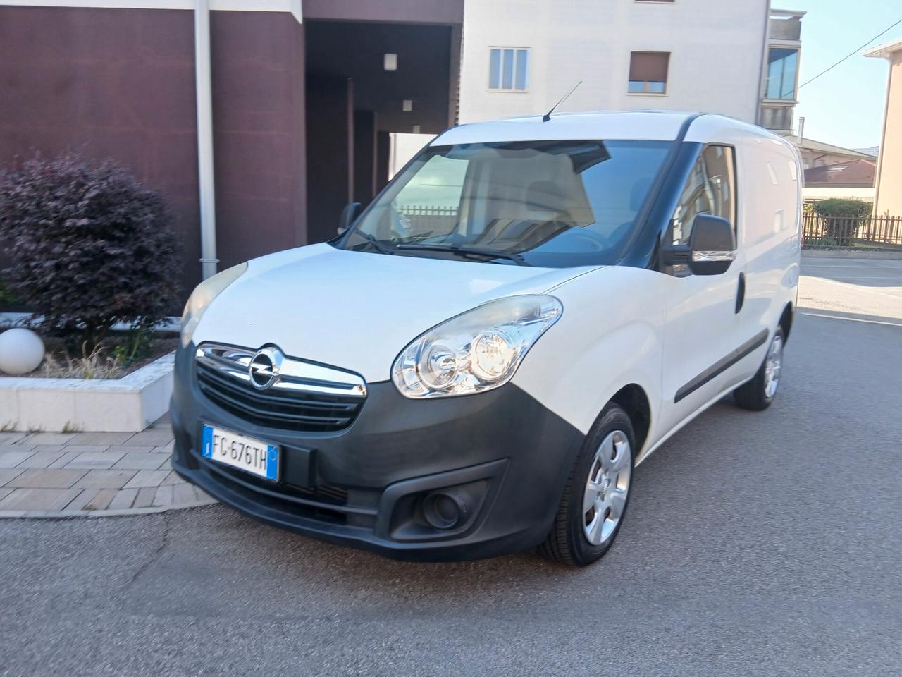Opel Combo 1.6d pari al nuovo tuo ....IVA esposta tuo a €193 mese