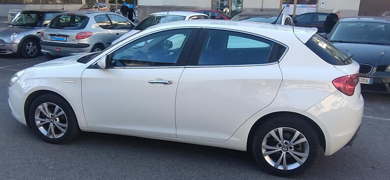 Alfa Romeo Giulietta 1.6 JTDm-2 105 CV NEOPATENTATI