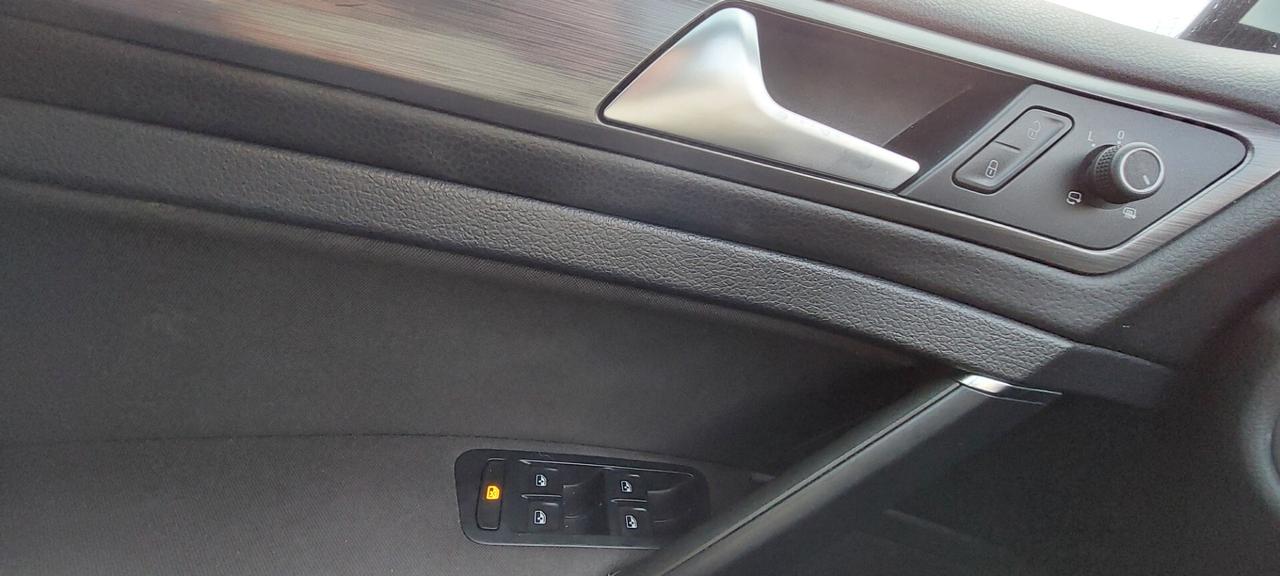 GOLF 7,5 CAMBIO AUTOMATICO DSG 1,5 METANO 130 CV NAVI TELEFONO SENSORI IMPECCABILE