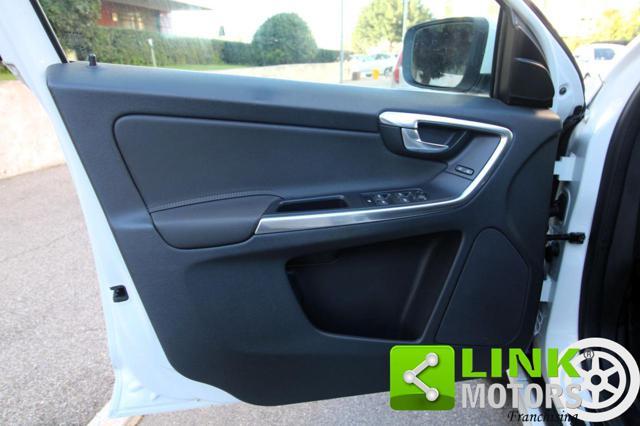 VOLVO XC60 D3 Geartronic R-design Momentum