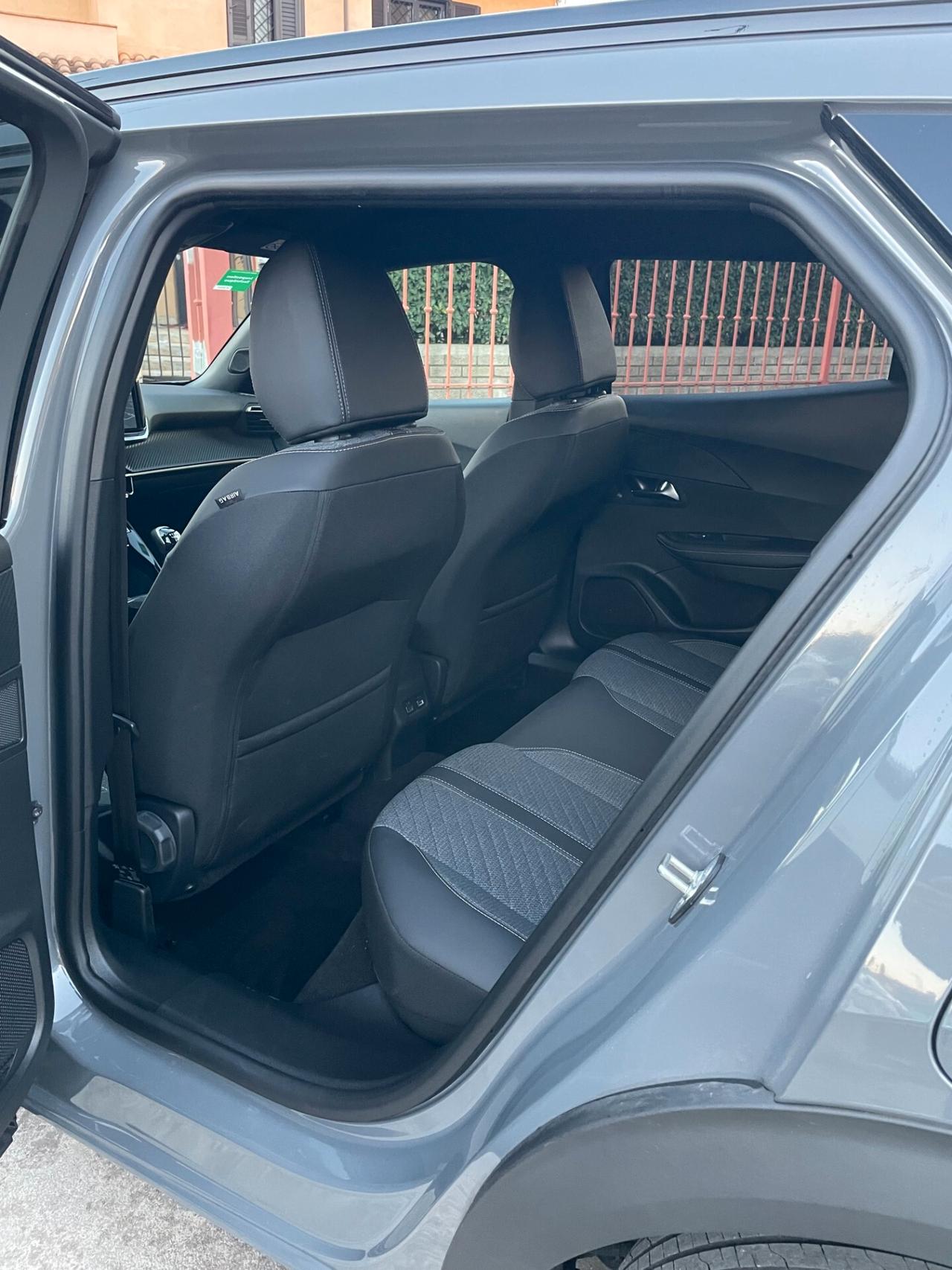 PEUGEOT 2008 1.2 PureTech 100CV ALLURE - 2025