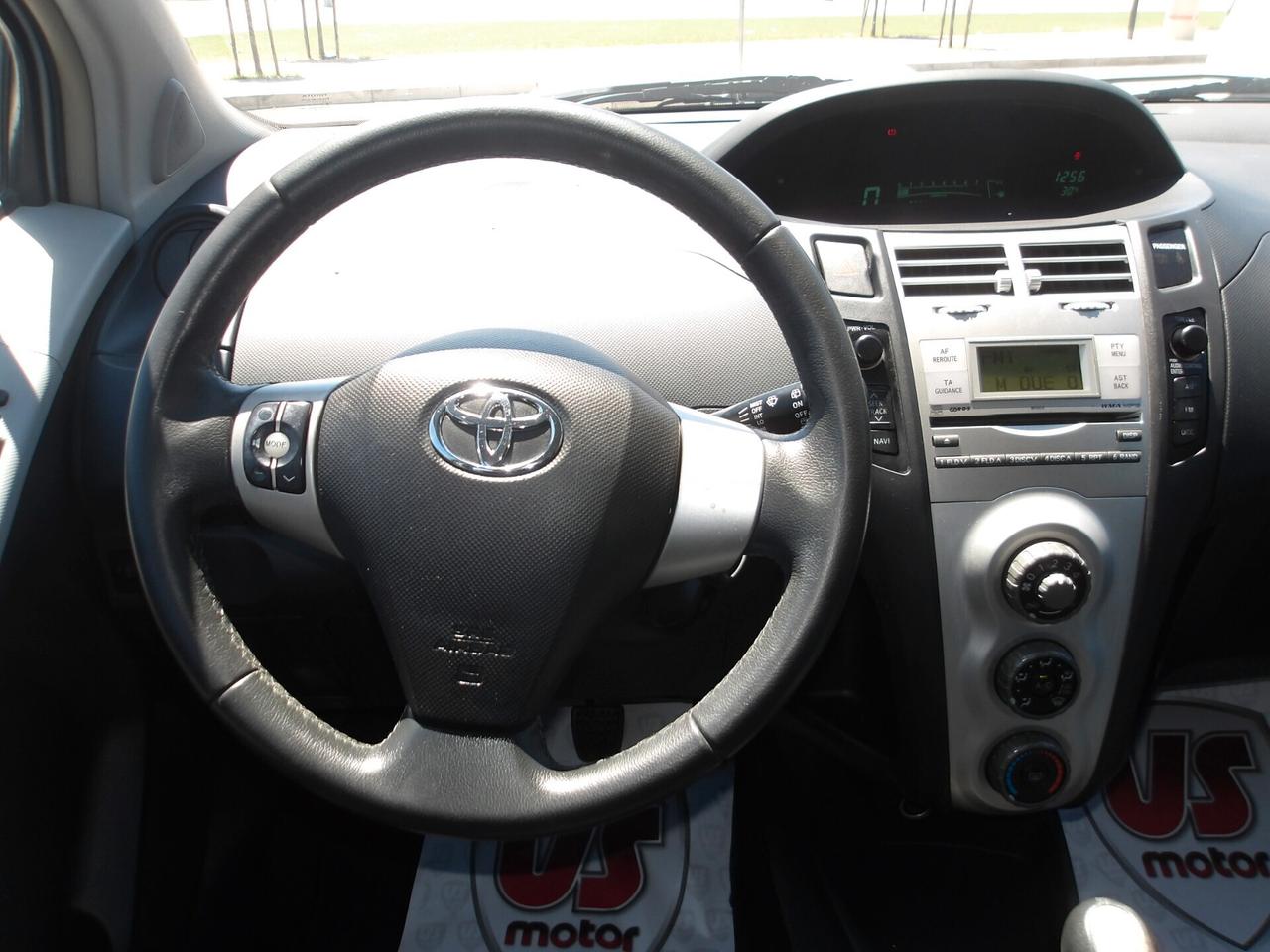 TOYOTA YARIS 1.0 BENZ-2008