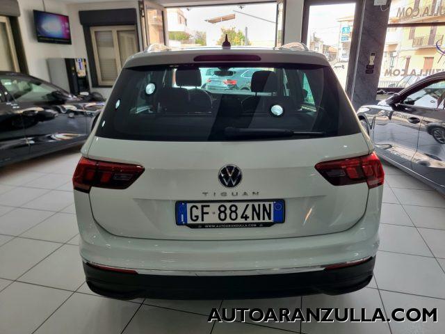 VOLKSWAGEN Tiguan NEW 2.0 TDI 150CV SCR DSG Life - Fari a Led