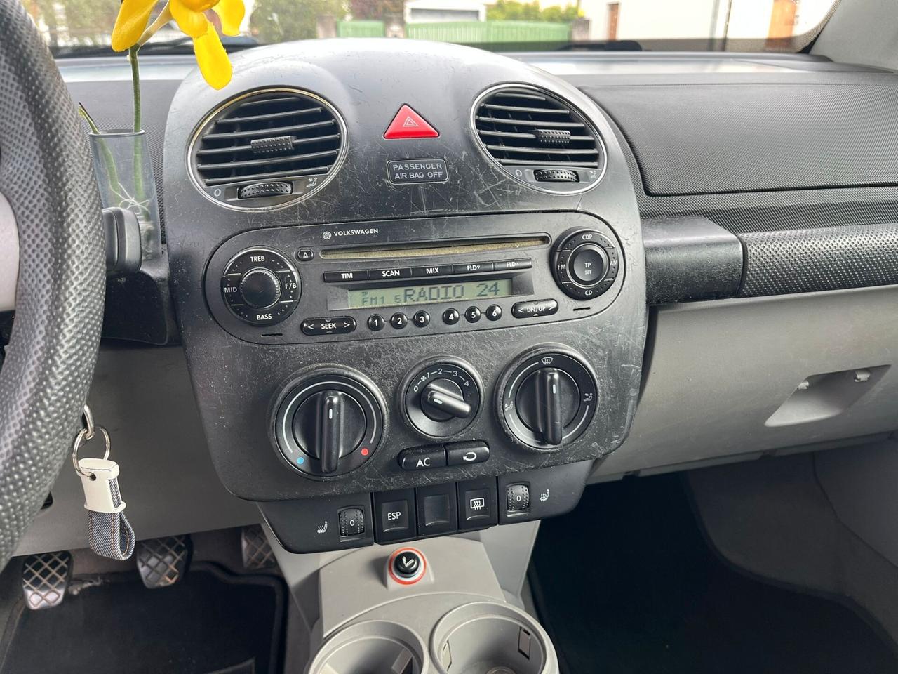 Volkswagen New Beetle 1.6 Cabrio