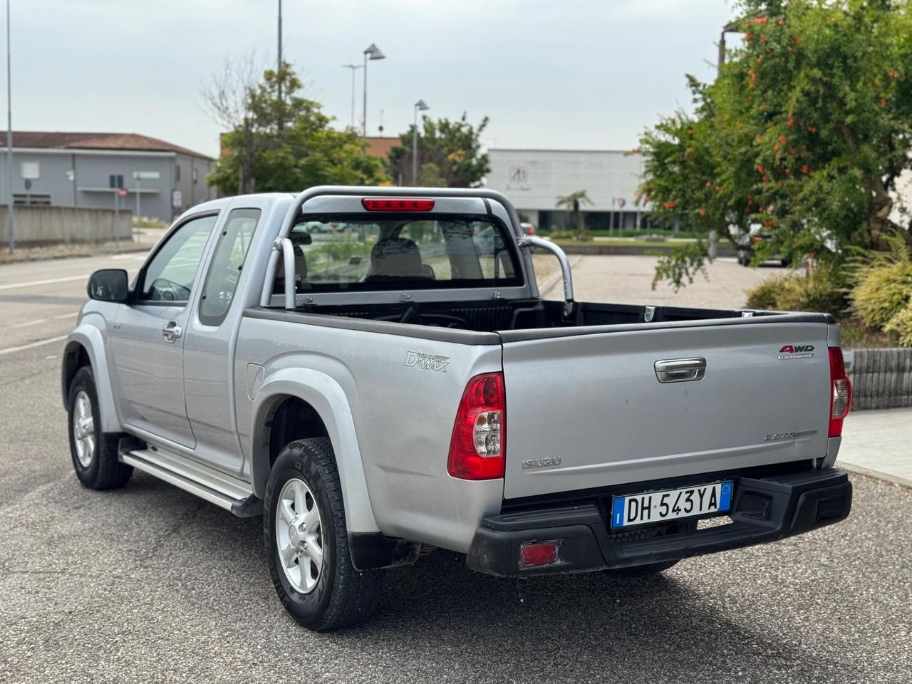 Isuzu D-Max 2.5 TD Space Cab 4WD Pick-up LS EU4