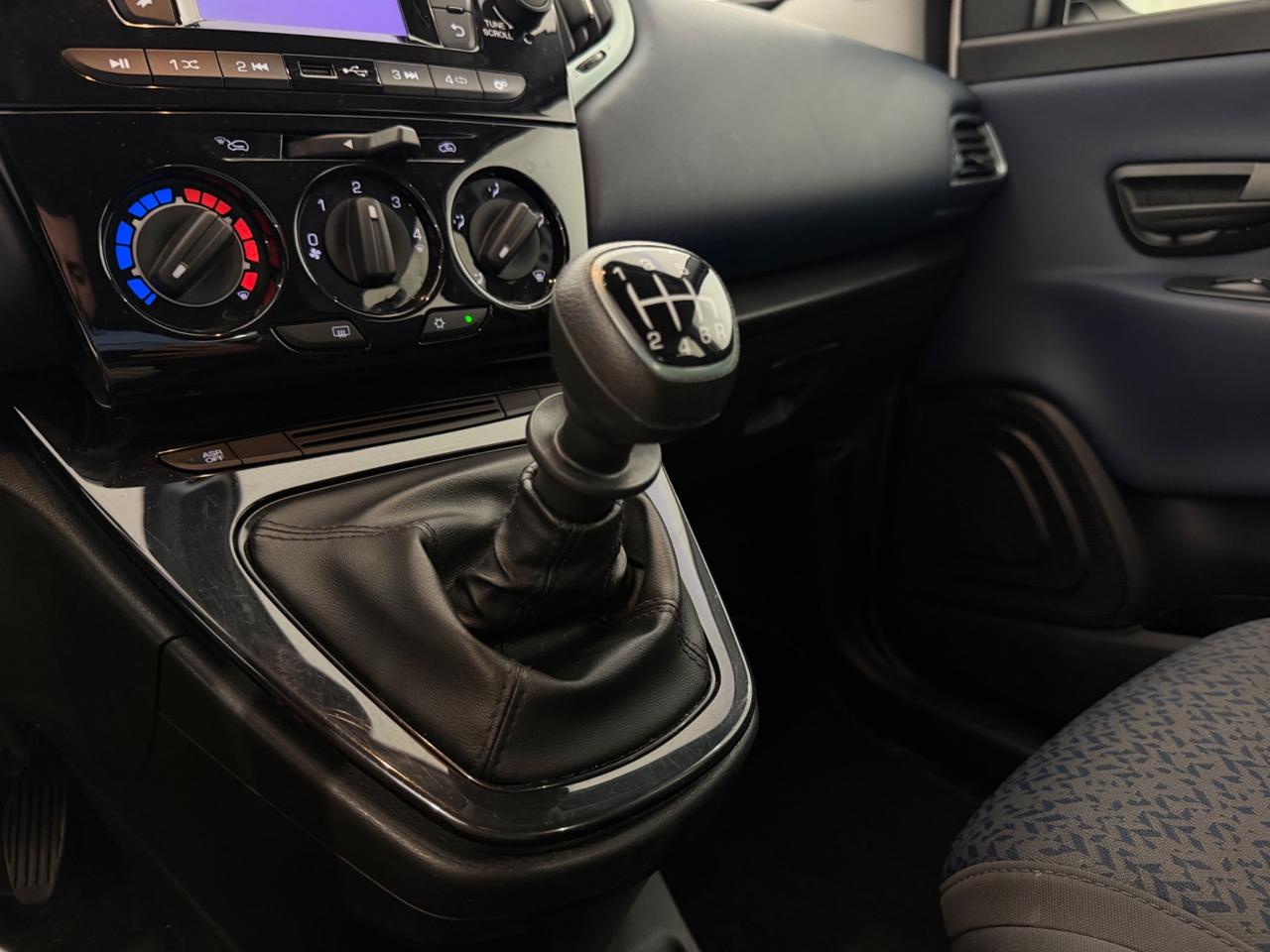 Lancia Ypsilon 1.0 Hybrid 69cv S&S Hybrid Gold my23