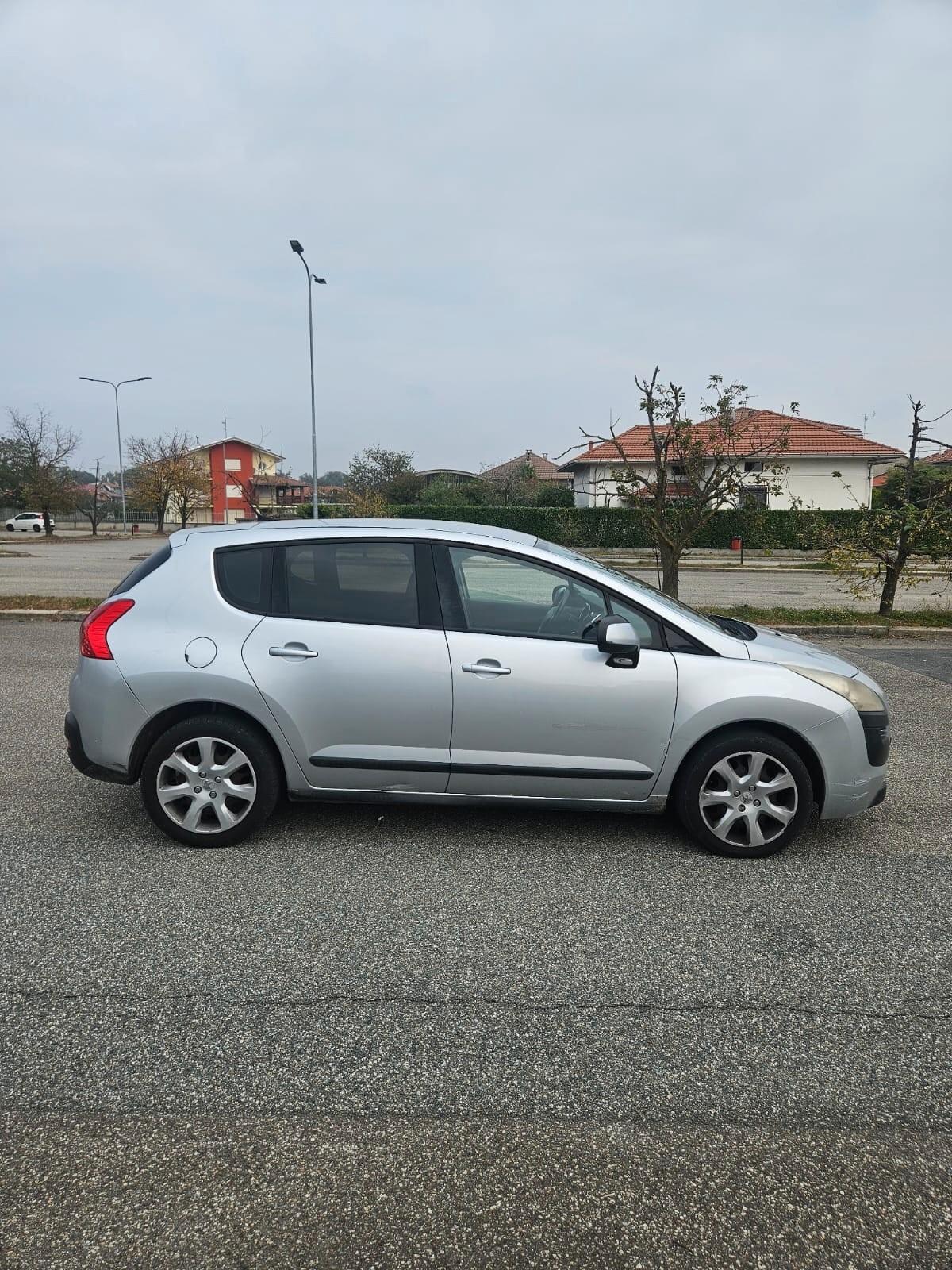 Peugeot 3008 versione PREMIUM NEOPATENTATI