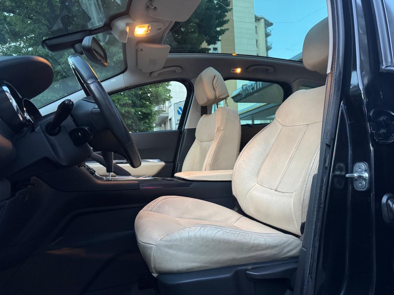Peugeot 3008 2.0 HDi 150CV Outdoor