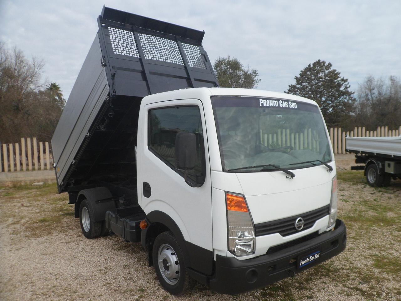 Nissan Cabstar ribaltabile trilaterale