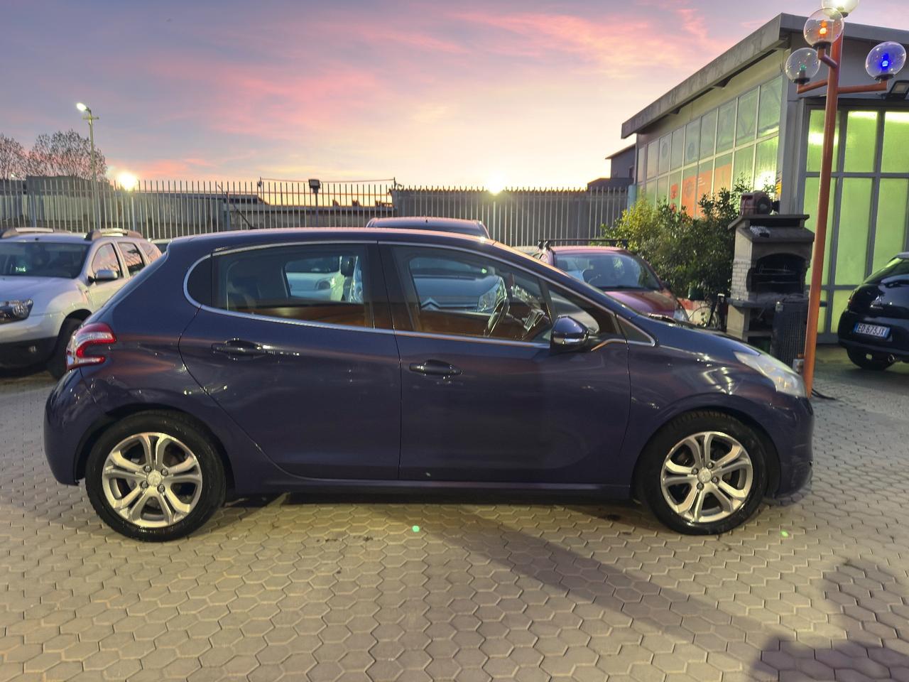 Peugeot 208 1.4 ADATTA A NEOPATENTATI HDi 68 CV 5 porte Allure