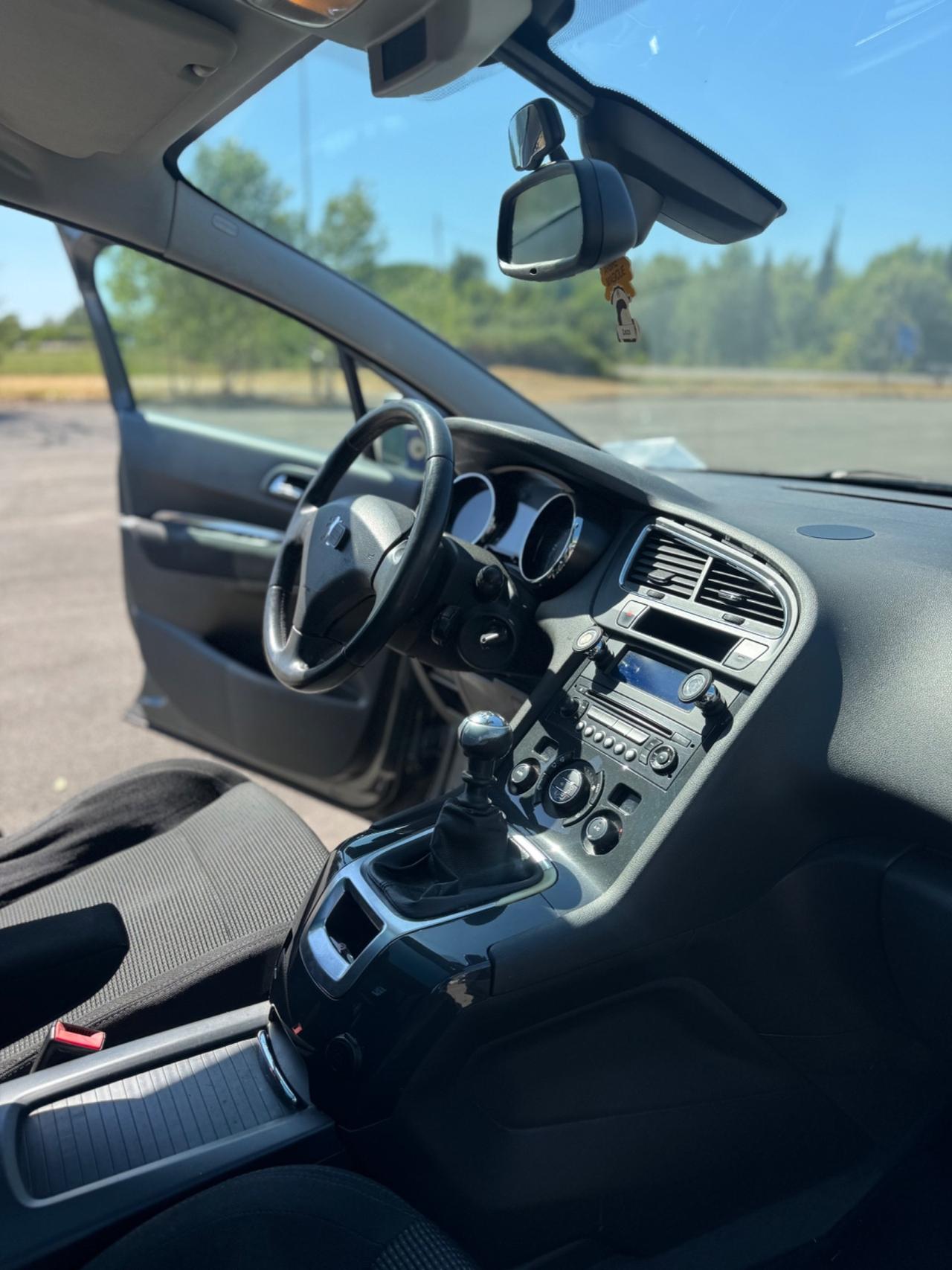 Peugeot 5008 1.6 HDi 112CV Premium