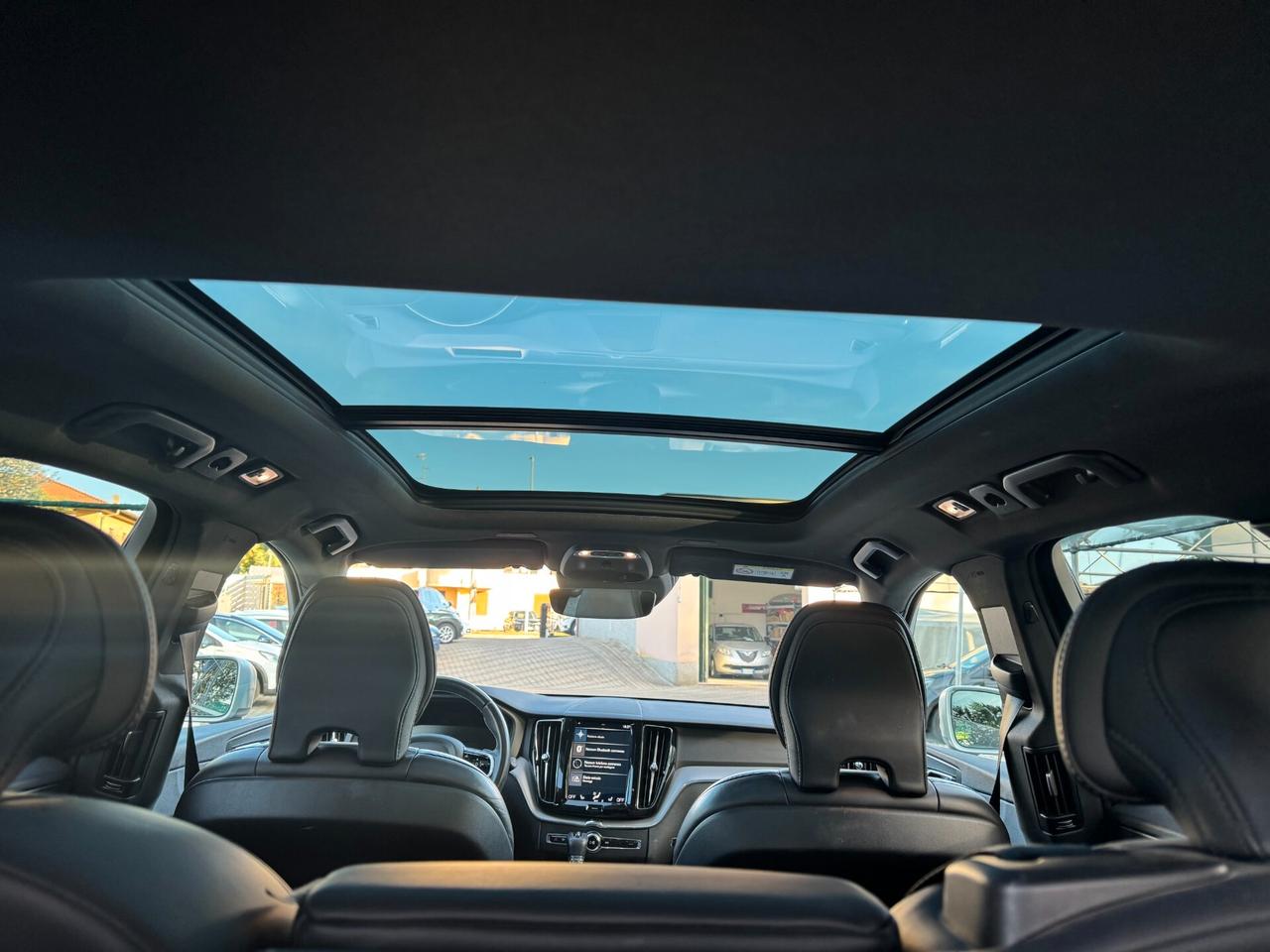 Volvo XC 60 XC60 D5 AWD Geartronic R-design