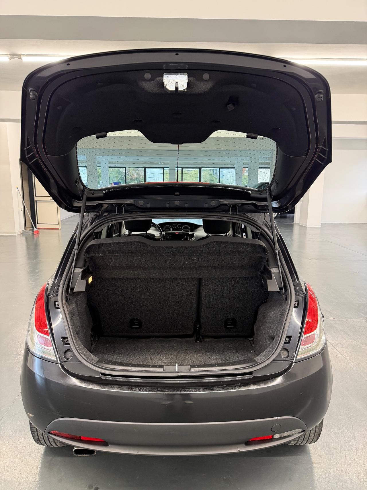 Lancia Ypsilon 1.2 69 CV 5 porte